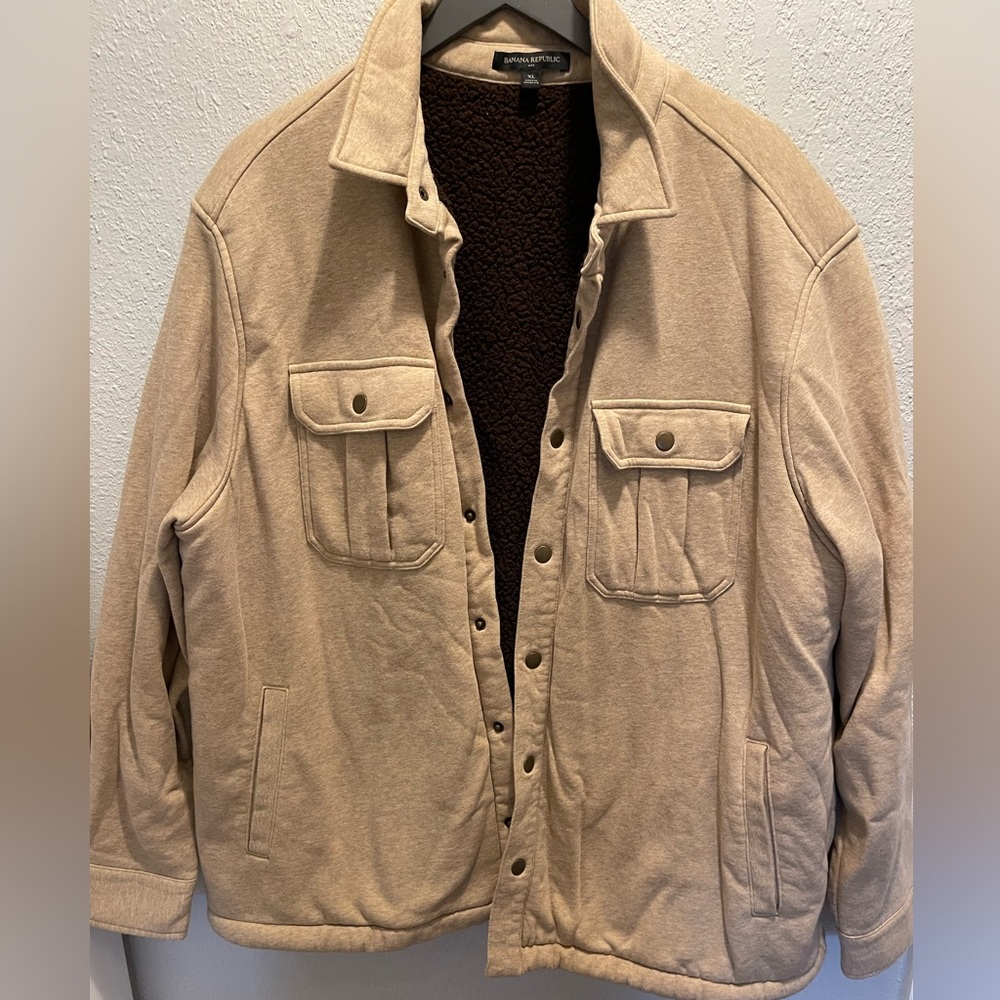Banana Republic men’s over shirt cotton with cozy lining. Size XL.